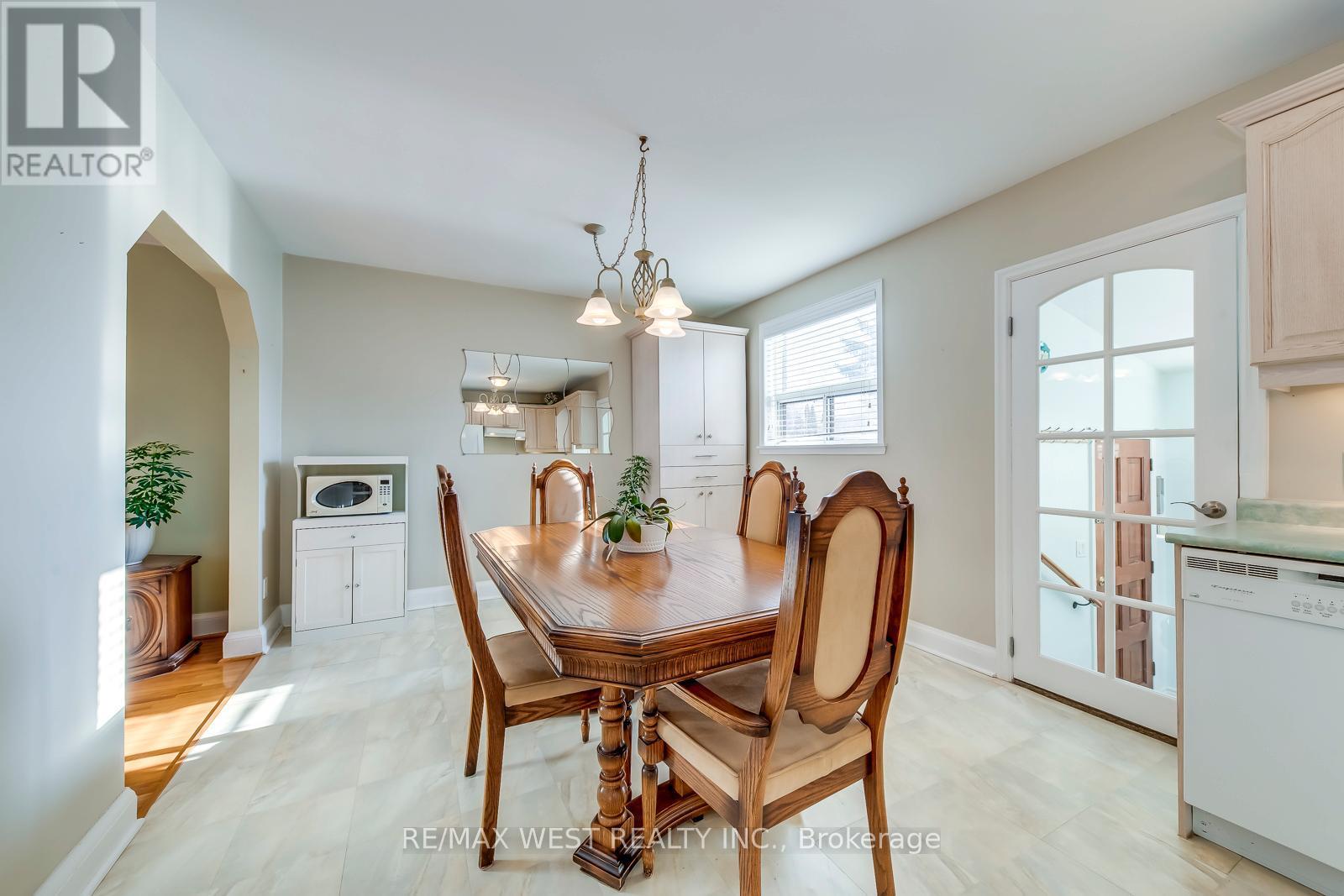 709 Glengrove Avenue, Toronto, ON - Indoor Photo Showing Dining Room