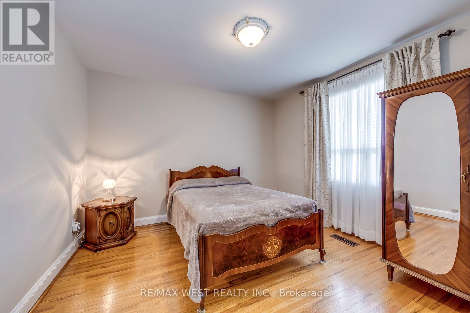709 Glengrove Avenue, Toronto, ON - Indoor Photo Showing Bedroom