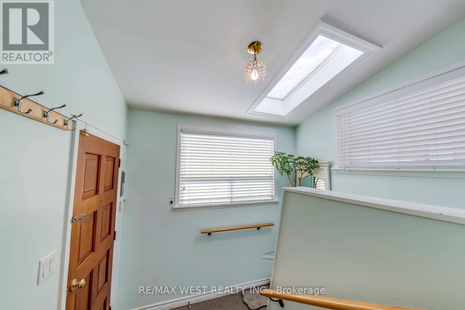 709 Glengrove Avenue, Toronto, ON - Indoor Photo Showing Other Room