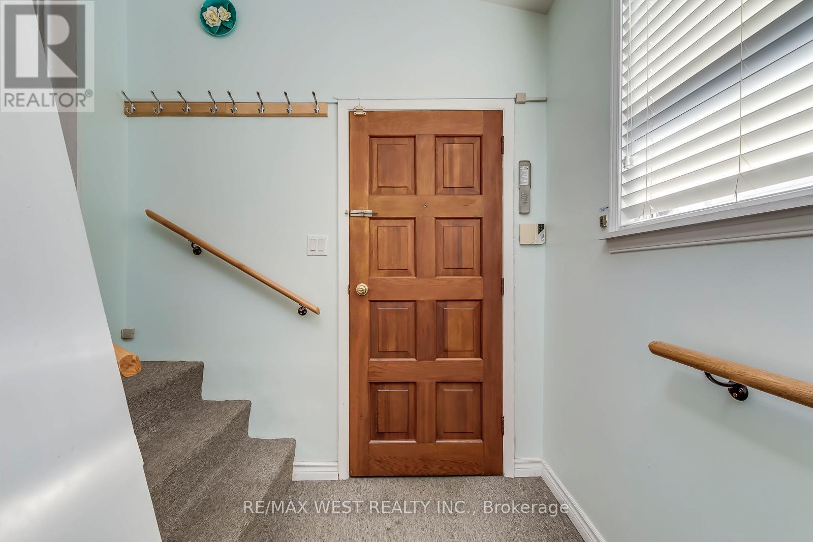 709 Glengrove Avenue, Toronto, ON - Indoor Photo Showing Other Room