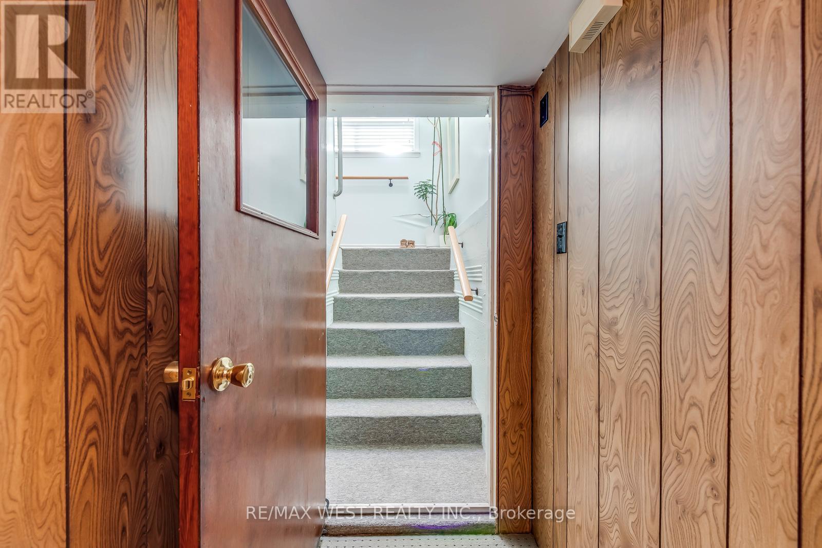 709 Glengrove Avenue, Toronto, ON - Indoor Photo Showing Other Room