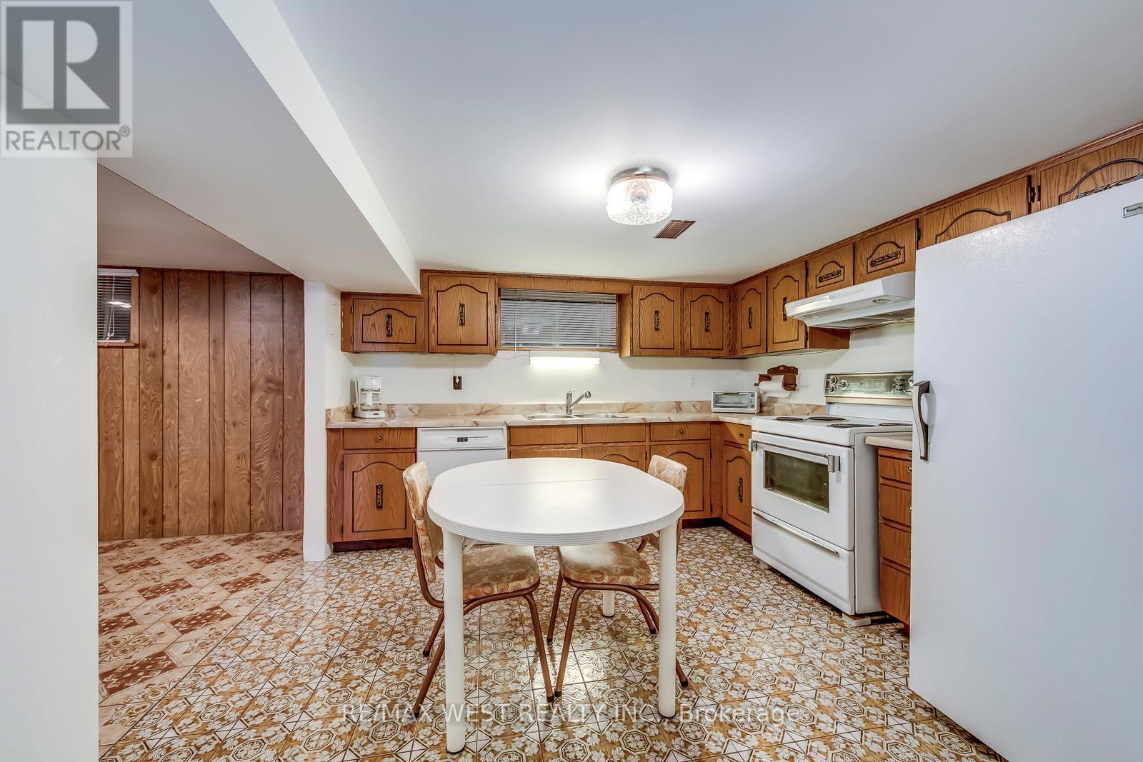 709 Glengrove Avenue, Toronto, ON - Indoor Photo Showing Kitchen