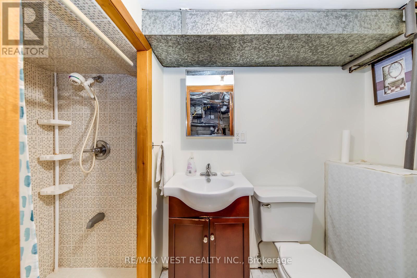 709 Glengrove Avenue, Toronto, ON - Indoor Photo Showing Bathroom