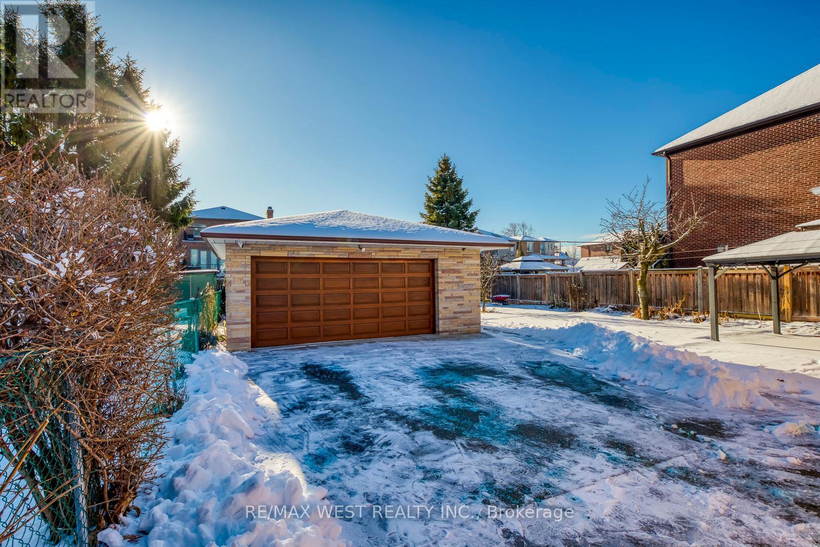 709 Glengrove Avenue, Toronto, ON - Outdoor