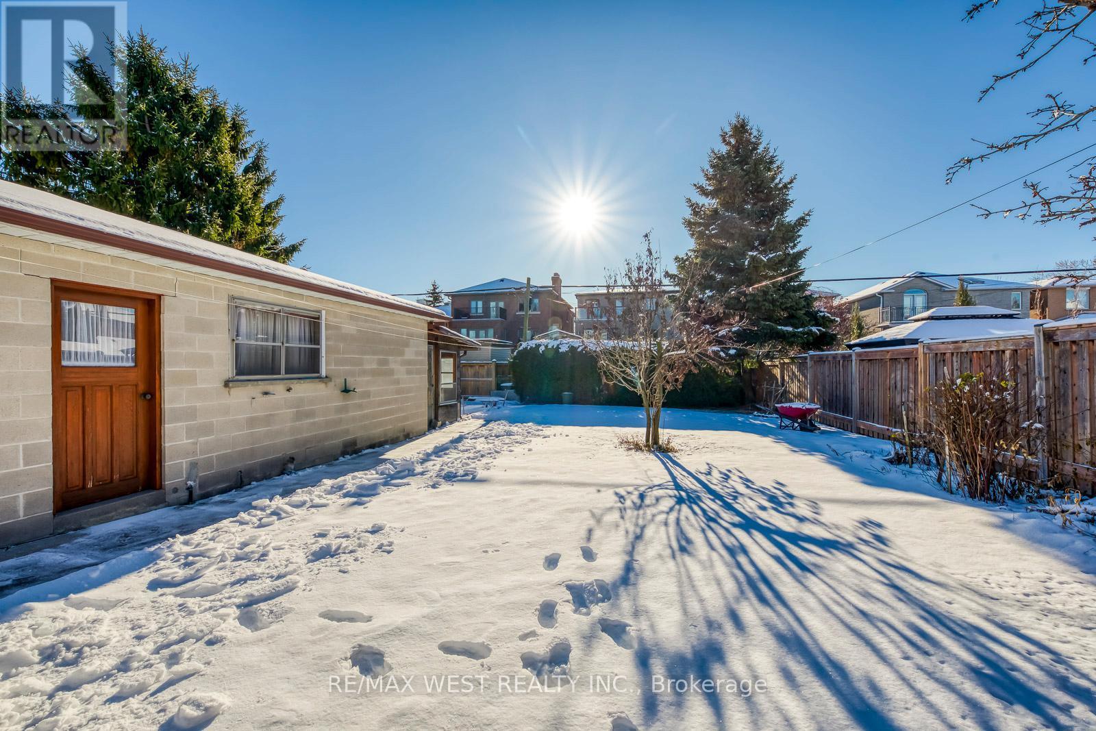 709 Glengrove Avenue, Toronto, ON - Outdoor