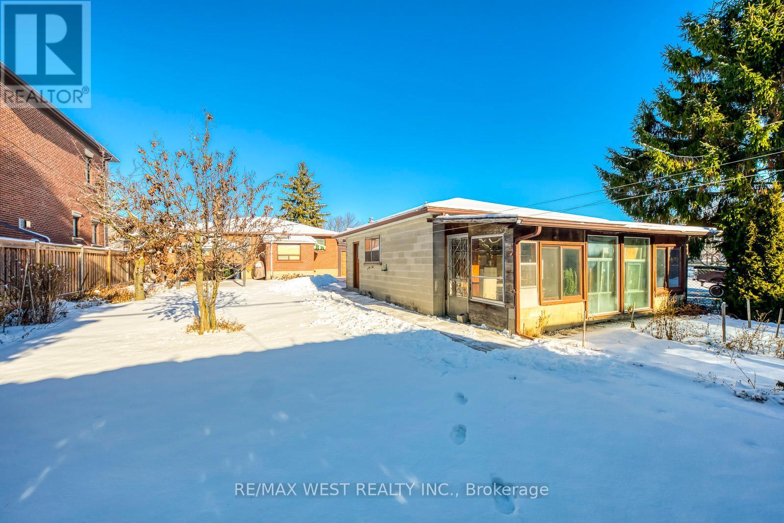 709 Glengrove Avenue, Toronto, ON - Outdoor