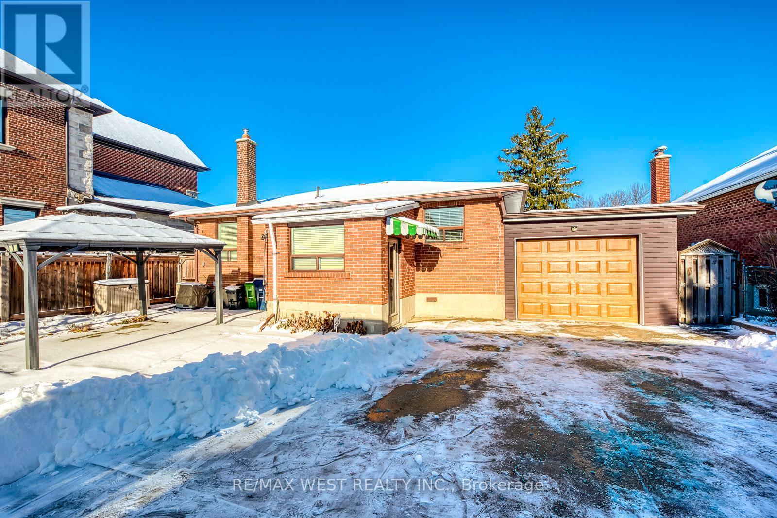 709 Glengrove Avenue, Toronto, ON - Outdoor With Exterior