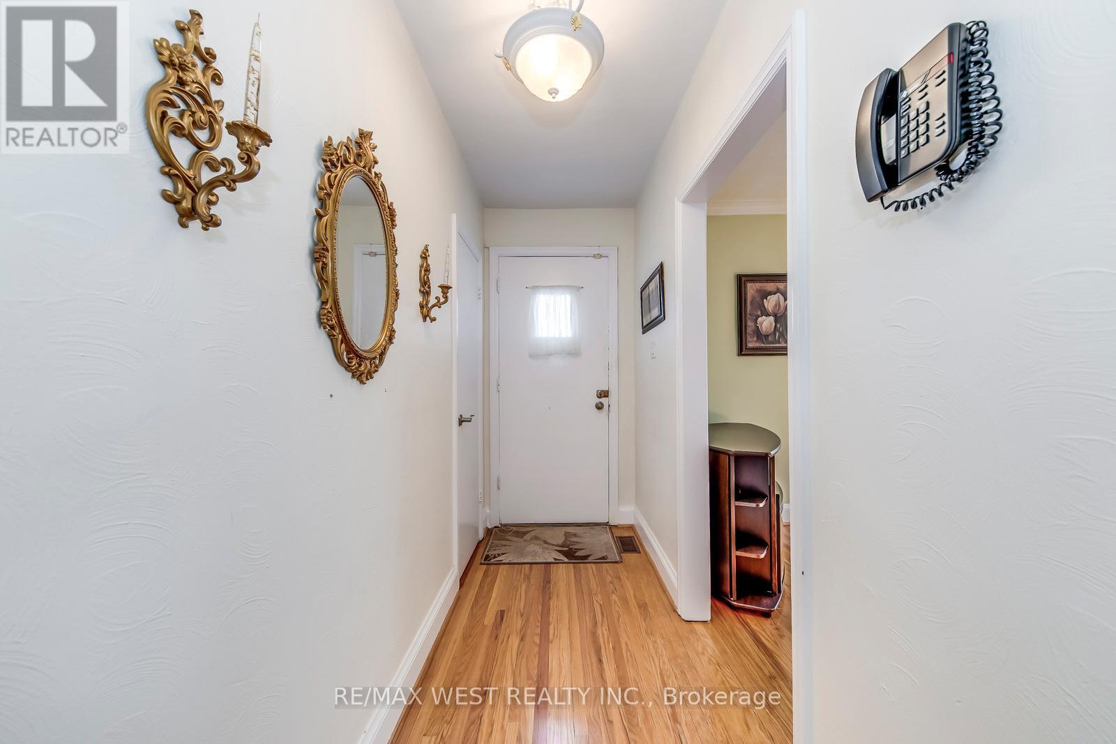 709 Glengrove Avenue, Toronto, ON - Indoor Photo Showing Other Room