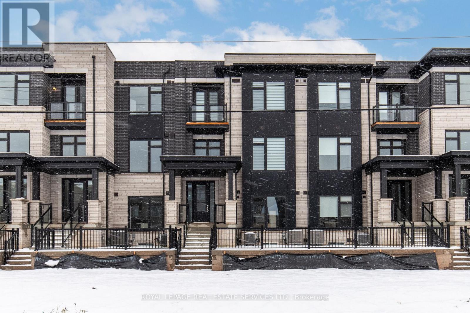 3195 Sixth Line, Oakville, ON - Outdoor With Facade