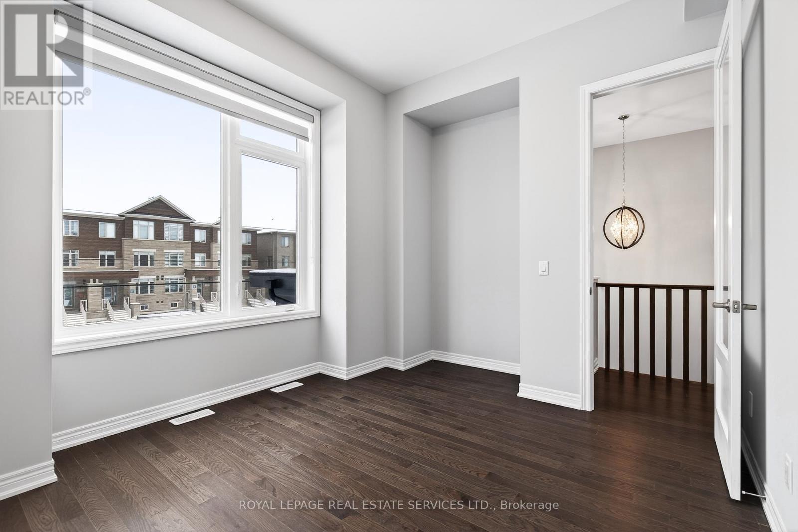 3195 Sixth Line, Oakville, ON - Indoor Photo Showing Other Room