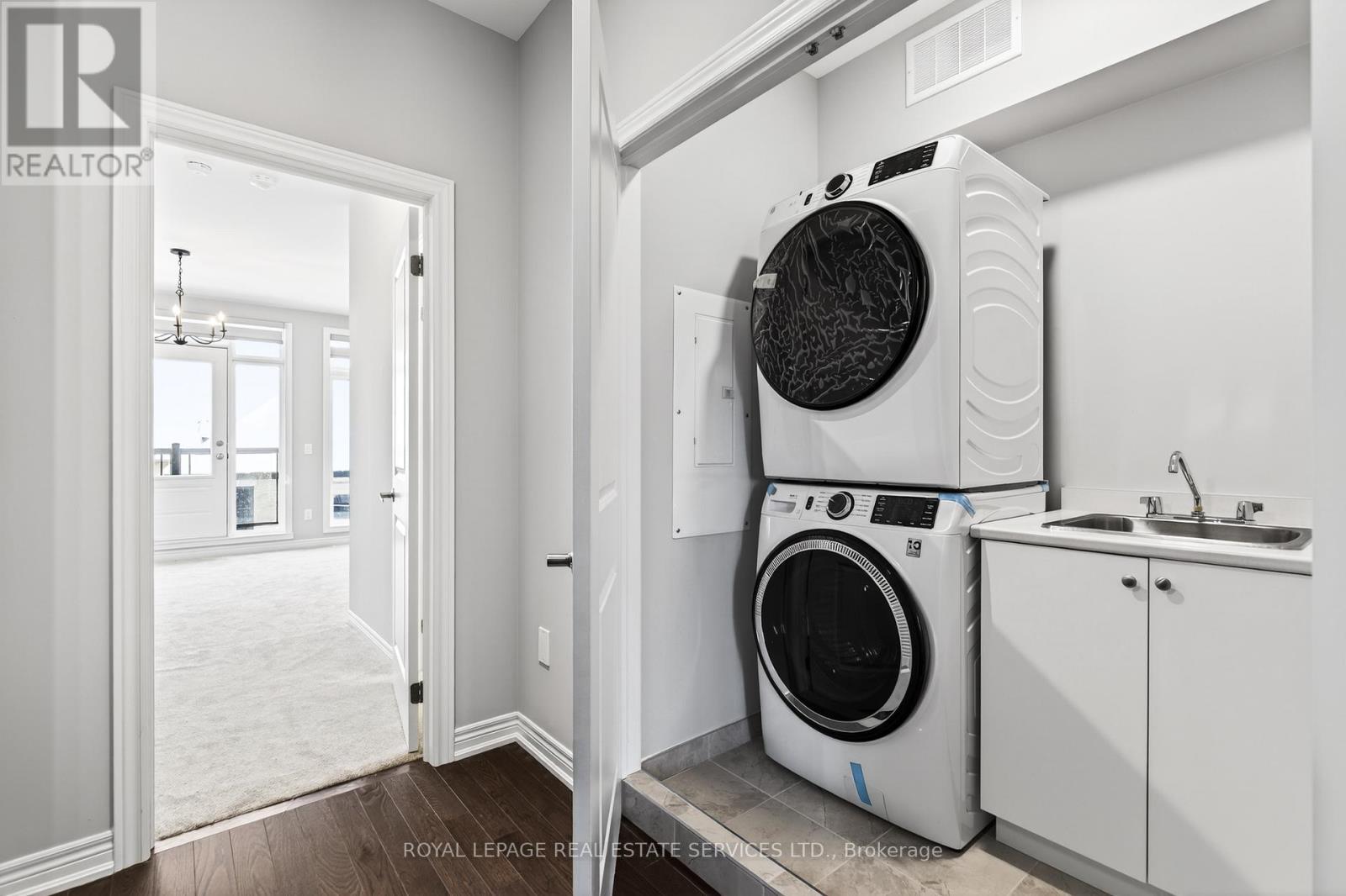 3195 Sixth Line, Oakville, ON - Indoor Photo Showing Laundry Room