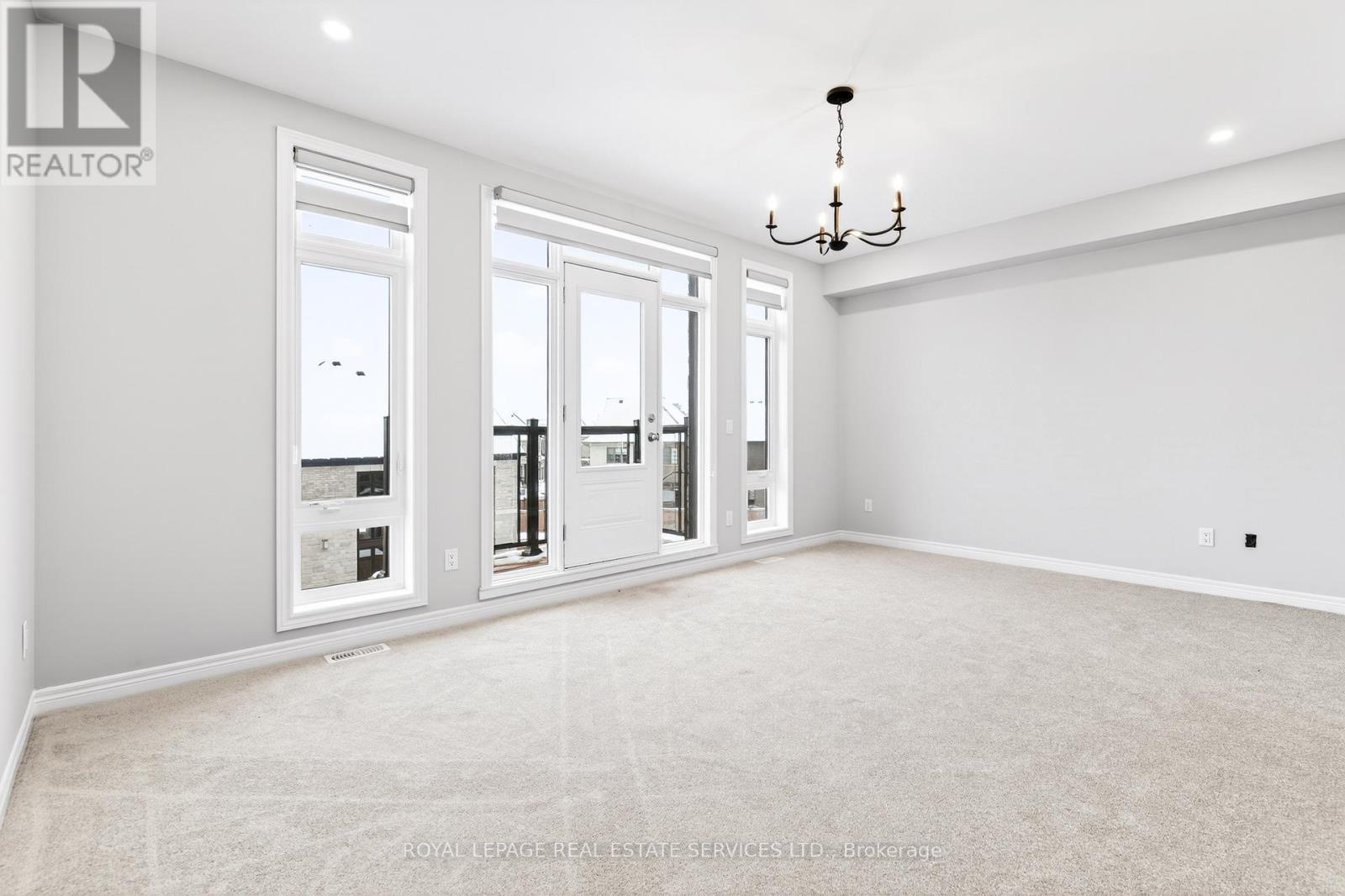 3195 Sixth Line, Oakville, ON - Indoor Photo Showing Other Room