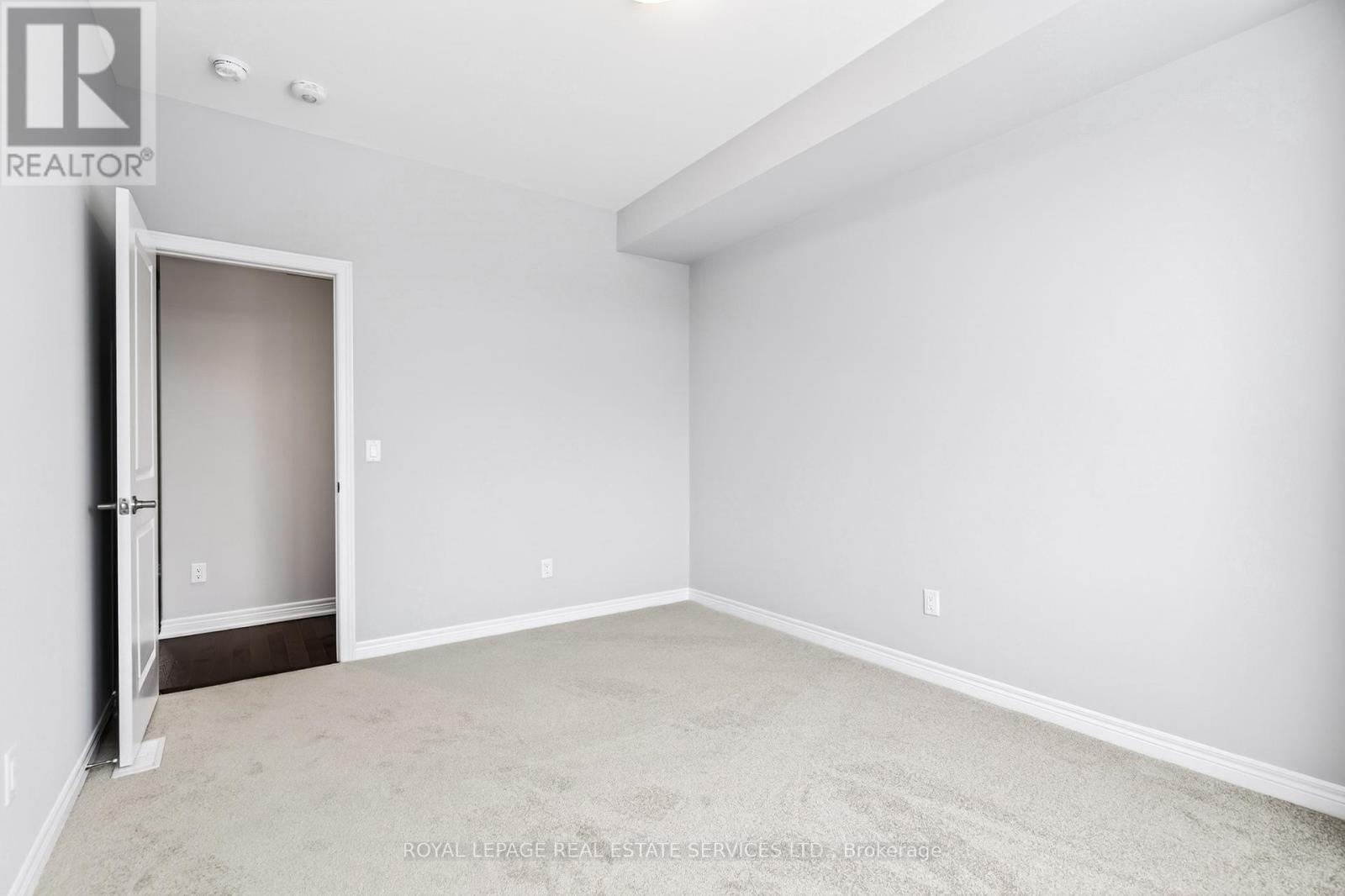 3195 Sixth Line, Oakville, ON - Indoor Photo Showing Other Room