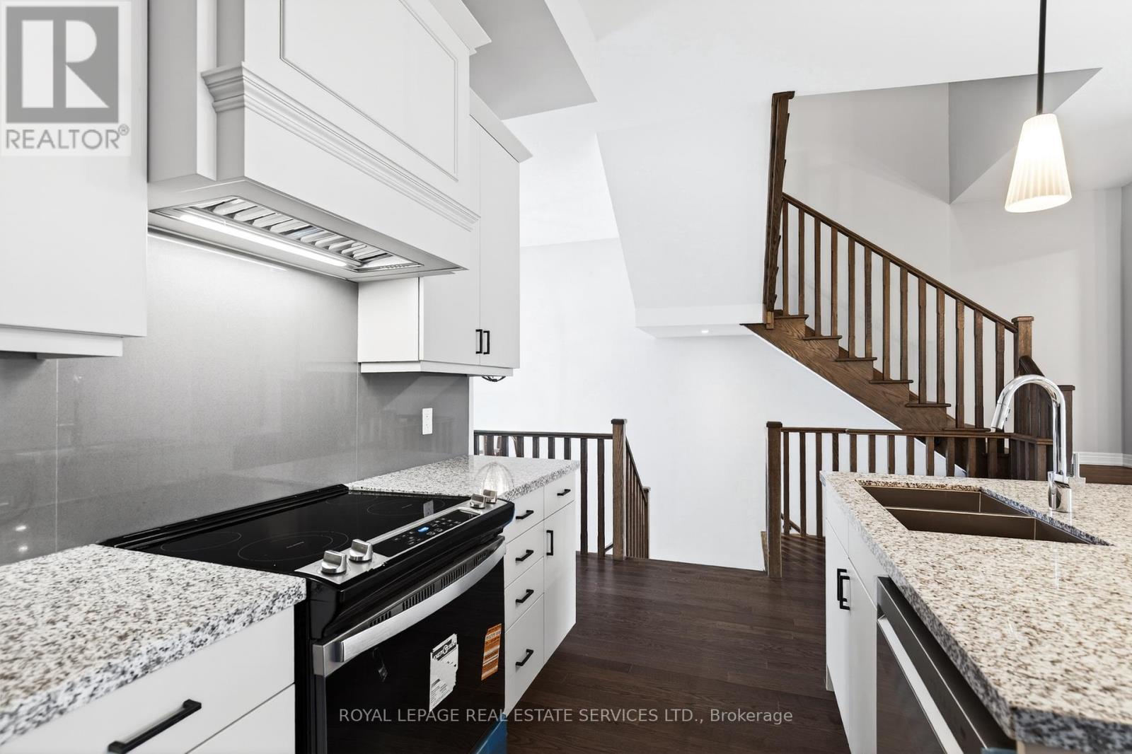 3195 Sixth Line, Oakville, ON - Indoor Photo Showing Kitchen With Double Sink With Upgraded Kitchen
