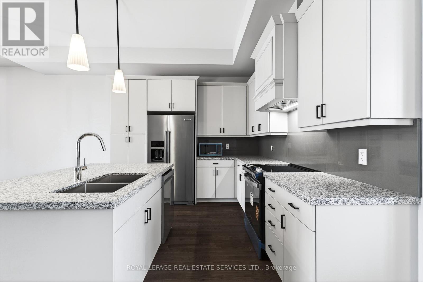 3195 Sixth Line, Oakville, ON - Indoor Photo Showing Kitchen With Double Sink With Upgraded Kitchen