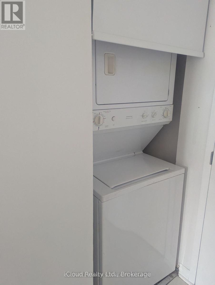 1902 - 4450 Tucana Court, Mississauga, ON - Indoor Photo Showing Laundry Room