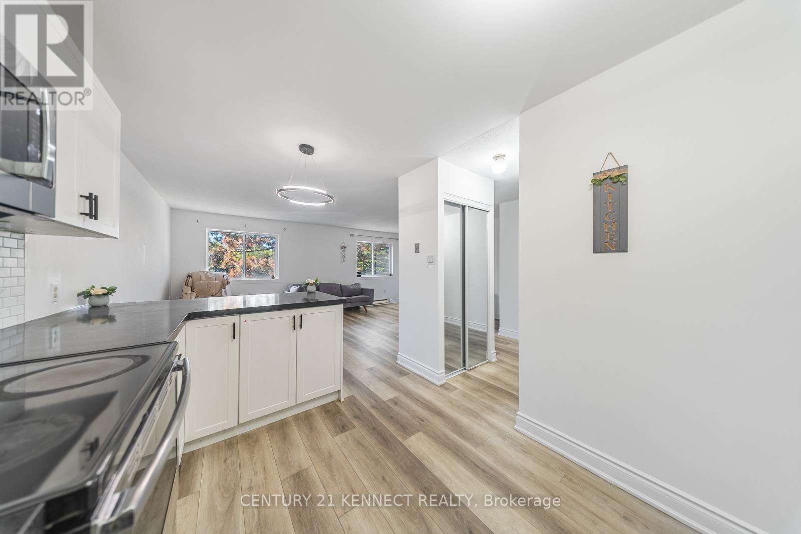 71 - 1030 Falgarwood Drive, Oakville, ON - Indoor Photo Showing Kitchen