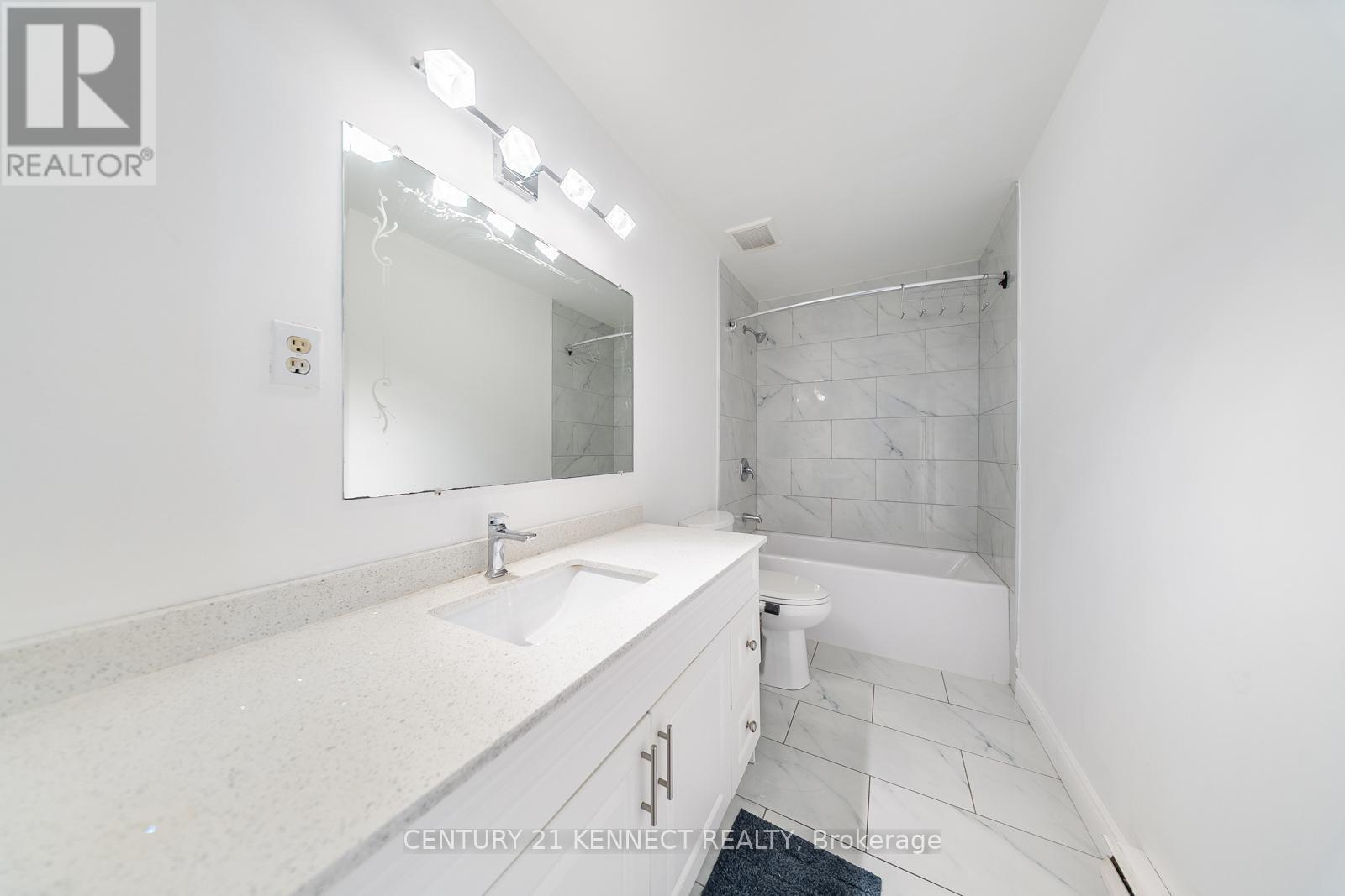 71 - 1030 Falgarwood Drive, Oakville, ON - Indoor Photo Showing Bathroom
