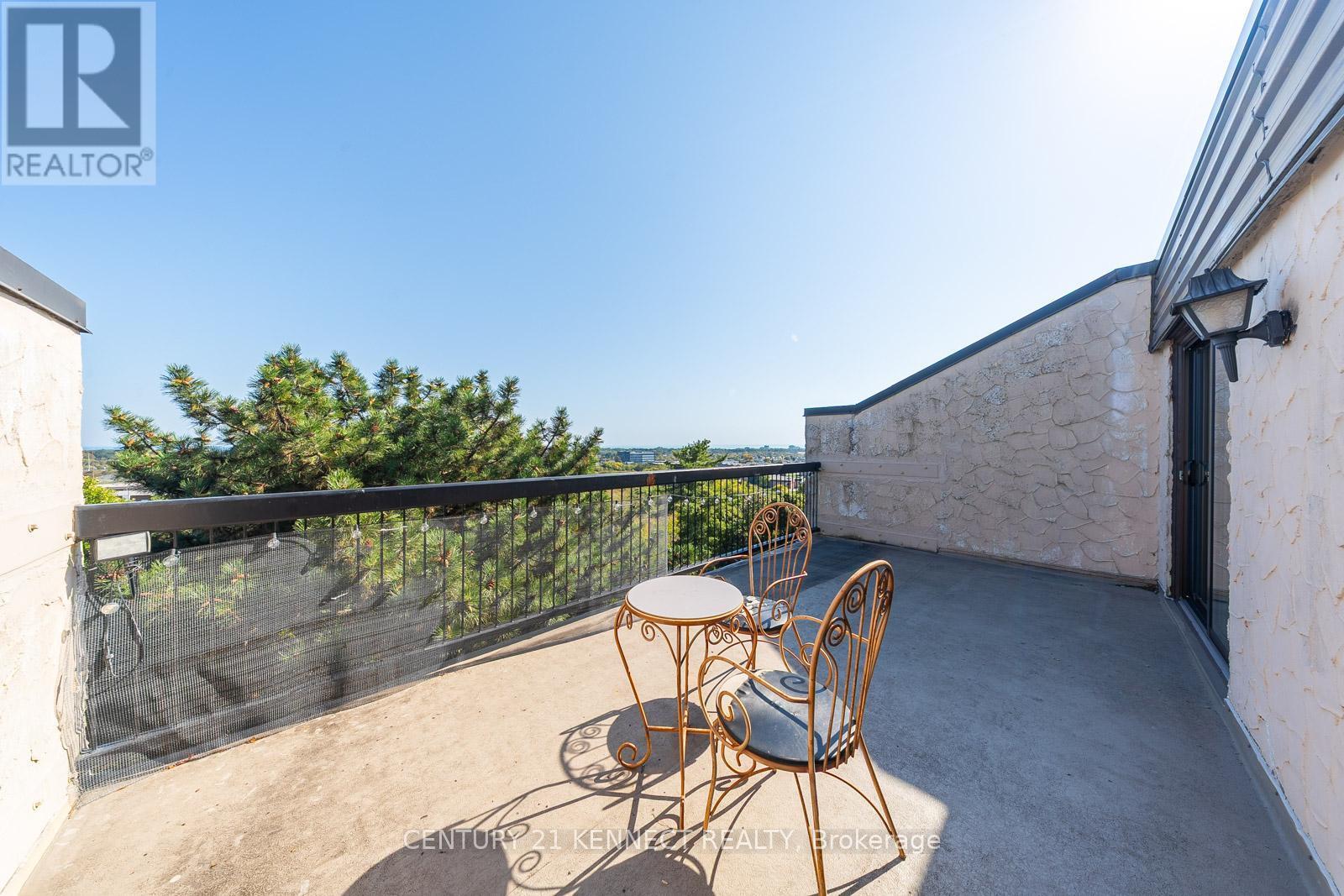 71 - 1030 Falgarwood Drive, Oakville, ON - Outdoor