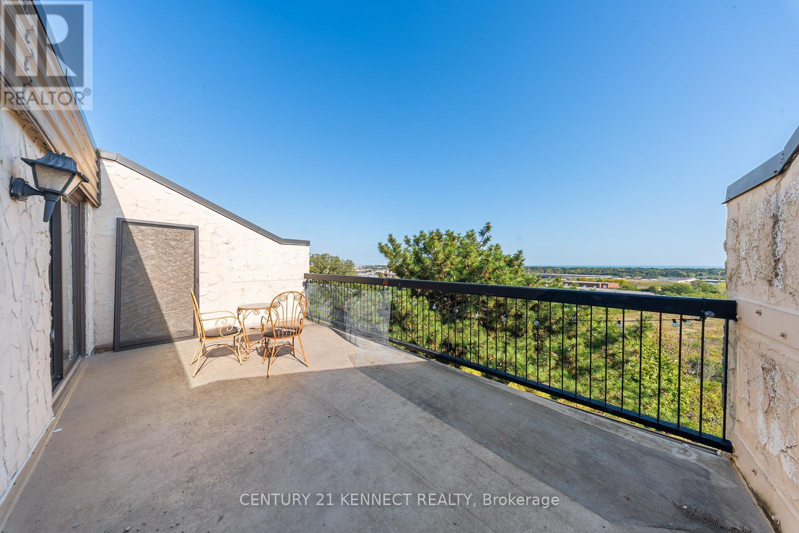 71 - 1030 Falgarwood Drive, Oakville, ON - Outdoor