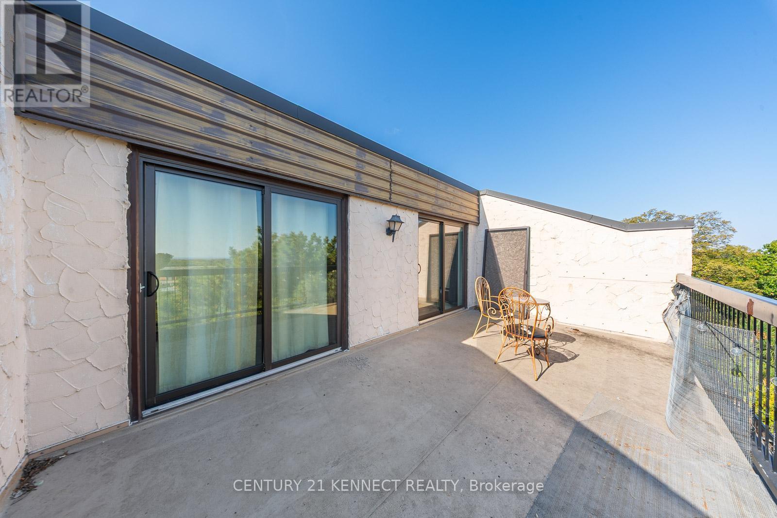 71 - 1030 Falgarwood Drive, Oakville, ON - Outdoor