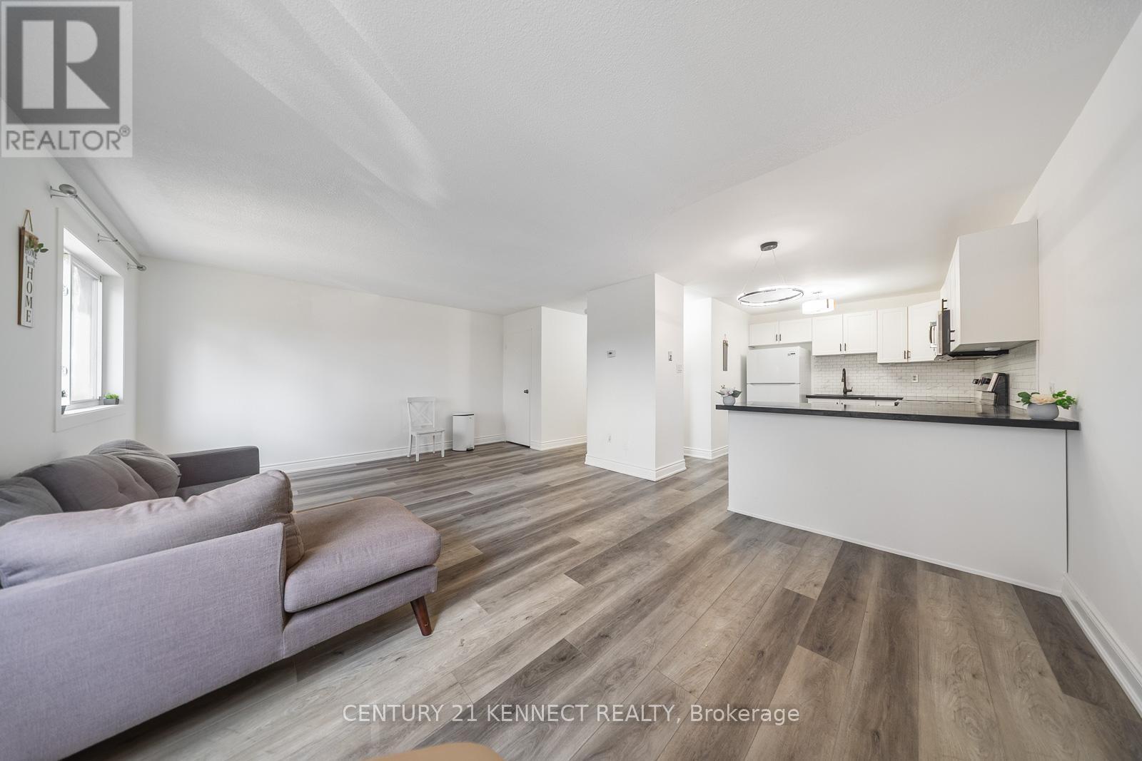 71 - 1030 Falgarwood Drive, Oakville, ON - Indoor Photo Showing Living Room