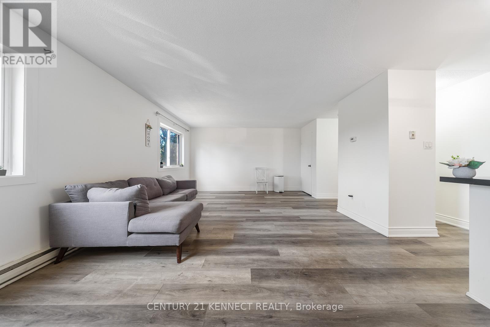 71 - 1030 Falgarwood Drive, Oakville, ON - Indoor