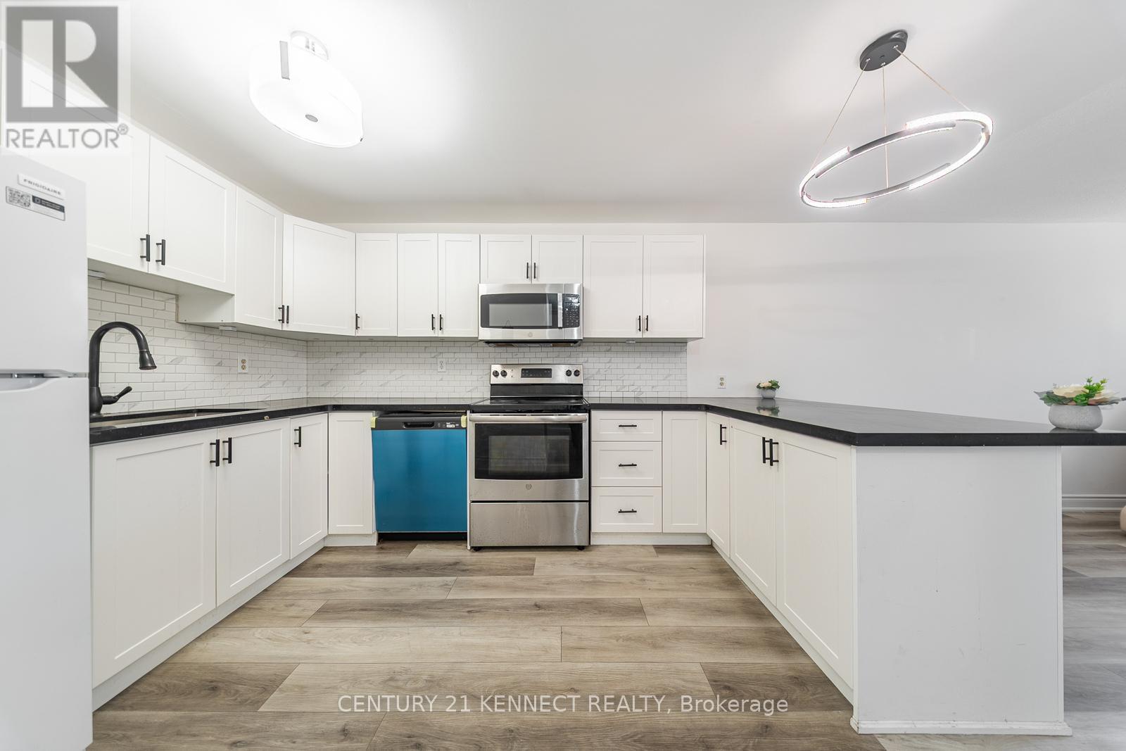 71 - 1030 Falgarwood Drive, Oakville, ON - Indoor Photo Showing Kitchen With Stainless Steel Kitchen