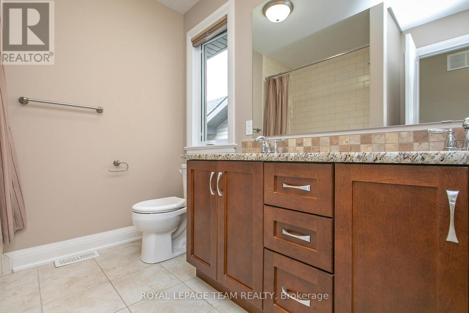 691 Edison Avenue, Ottawa, ON - Indoor Photo Showing Bathroom