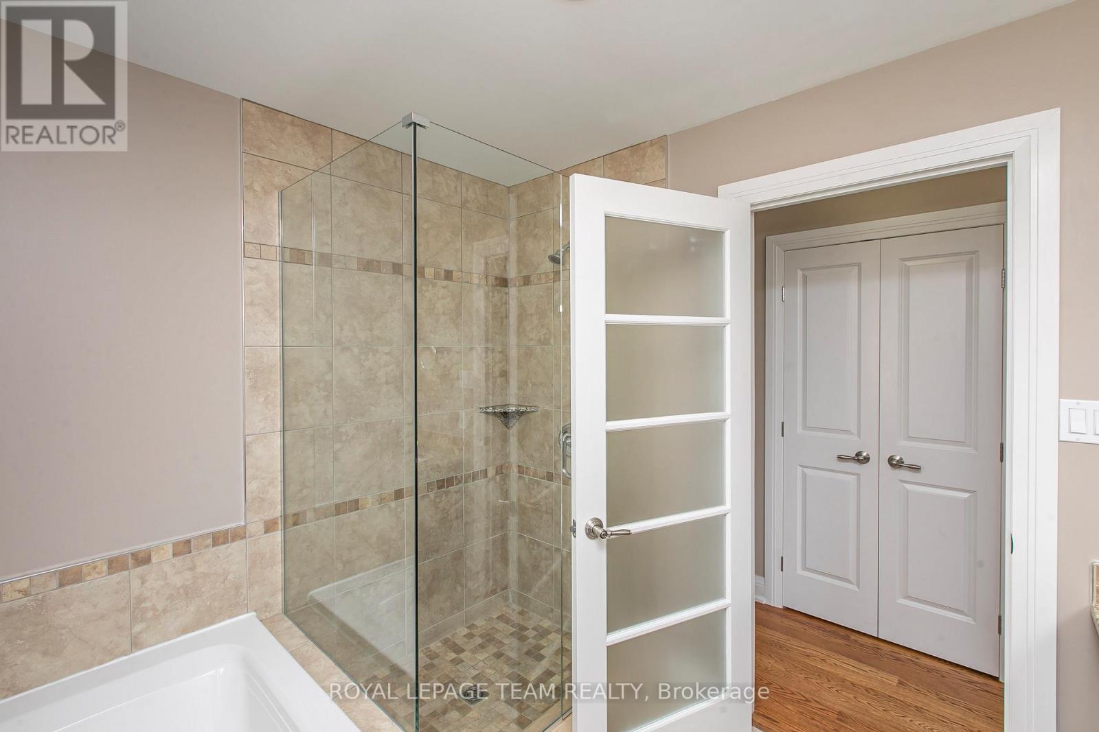 691 Edison Avenue, Ottawa, ON - Indoor Photo Showing Bathroom