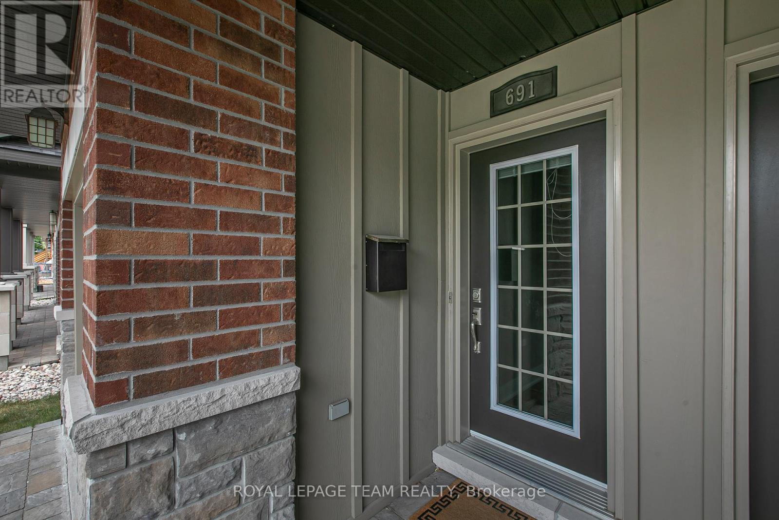 Covered front entry way - 691 Edison Avenue, Ottawa, ON - Outdoor With Exterior