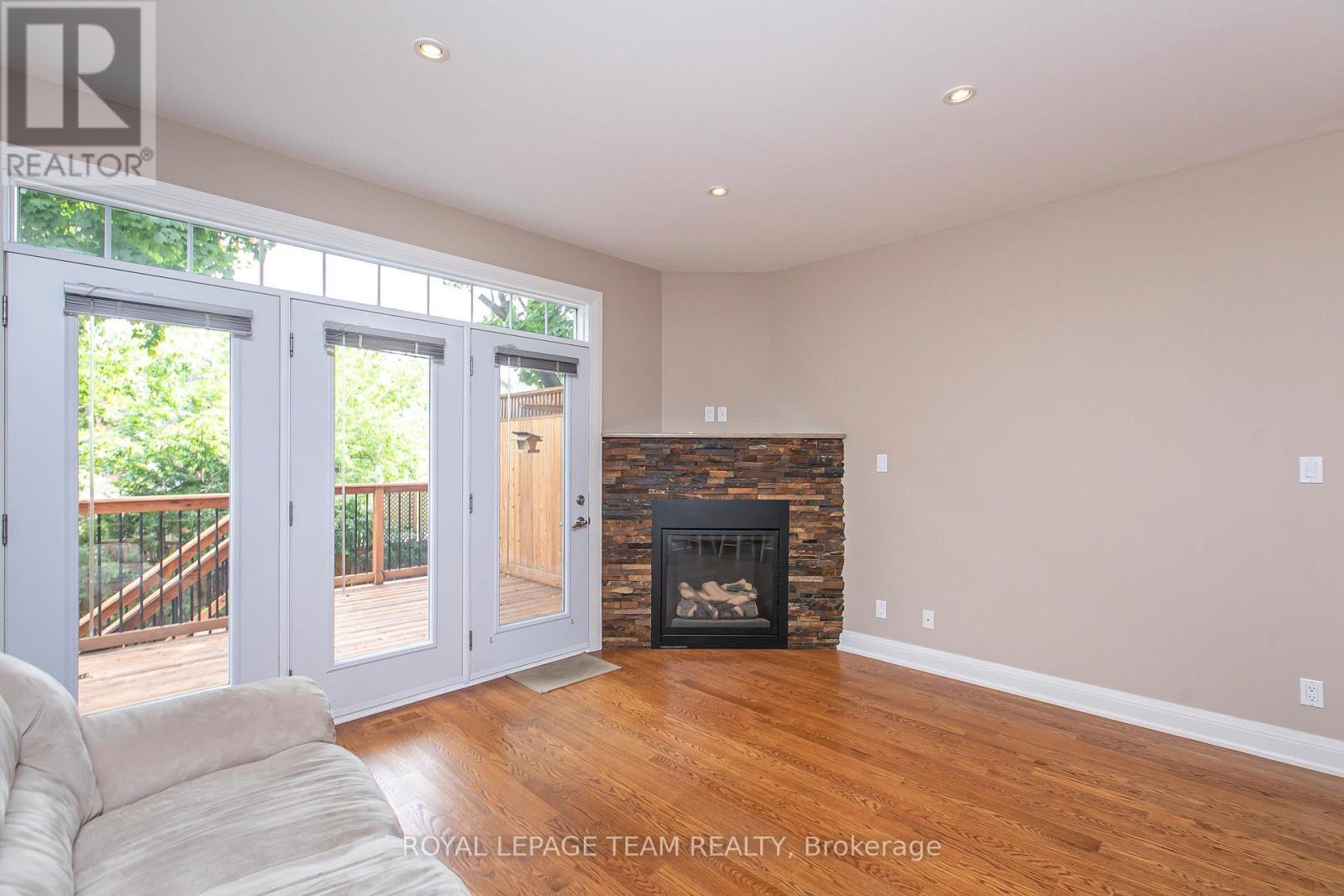 691 Edison Avenue, Ottawa, ON - Indoor Photo Showing Living Room With Fireplace