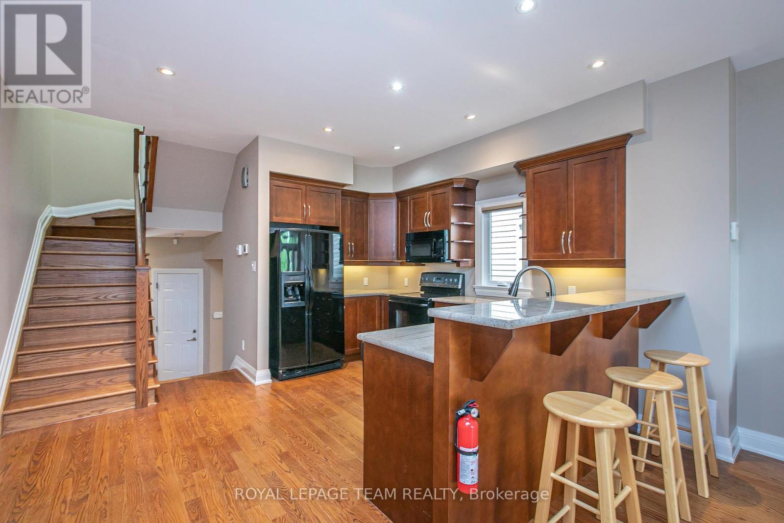 691 Edison Avenue, Ottawa, ON - Indoor Photo Showing Kitchen