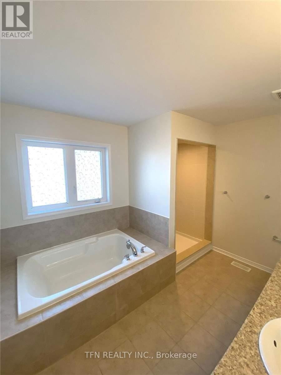 22 Mccargow Drive, Haldimand, ON - Indoor Photo Showing Bathroom