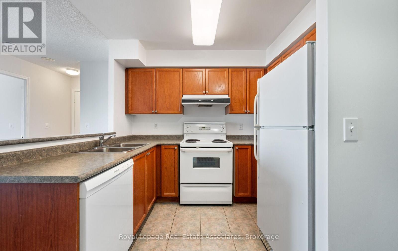 1713 - 2545 Erin Centre Boulevard, Mississauga, ON - Indoor Photo Showing Kitchen With Double Sink