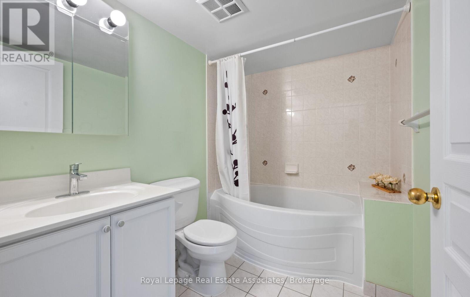 1713 - 2545 Erin Centre Boulevard, Mississauga, ON - Indoor Photo Showing Bathroom