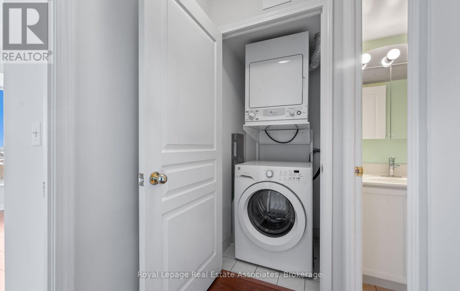 In suite laundry - 1713 - 2545 Erin Centre Boulevard, Mississauga, ON - Indoor Photo Showing Laundry Room