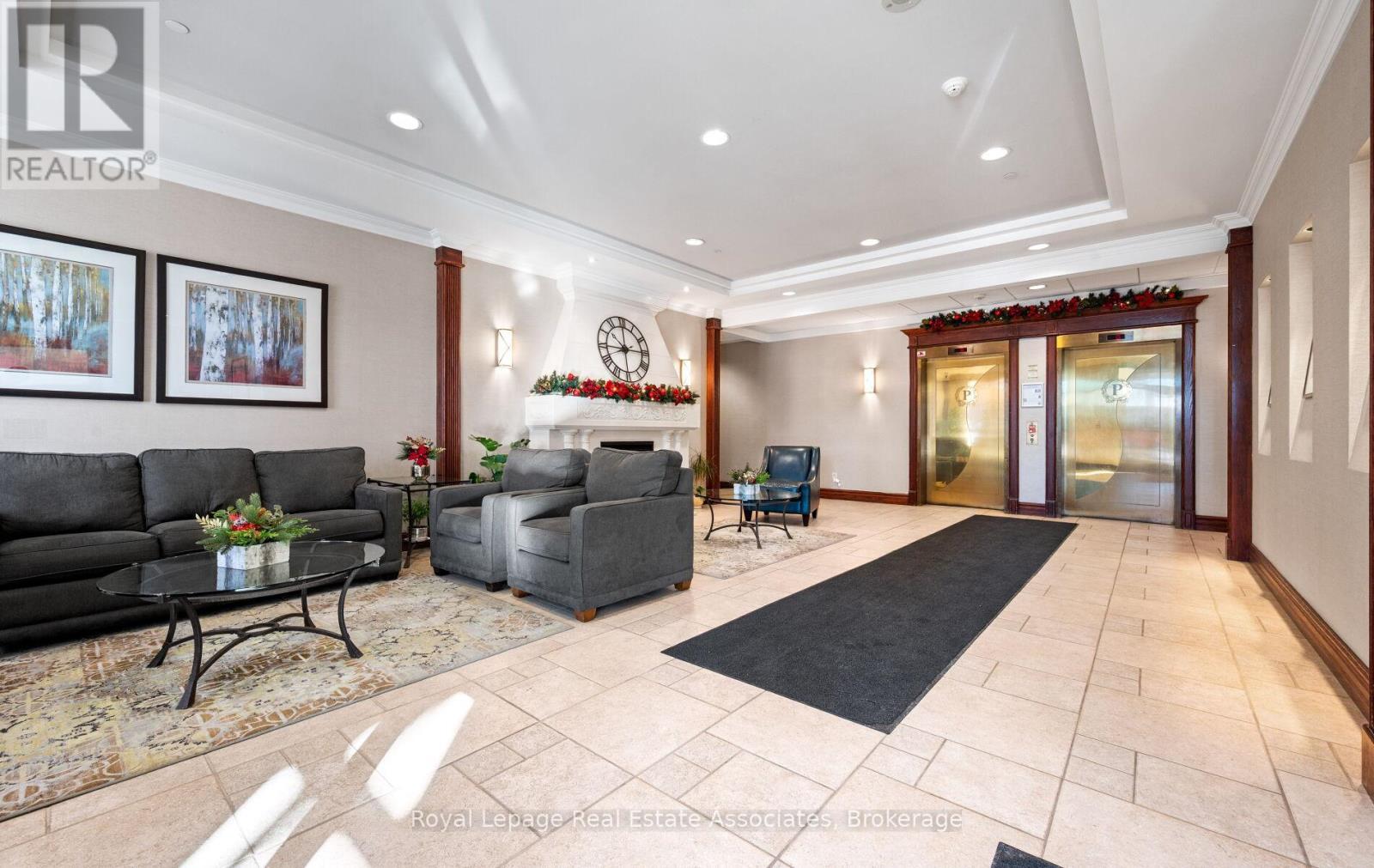 Lobby - 1713 - 2545 Erin Centre Boulevard, Mississauga, ON - Indoor