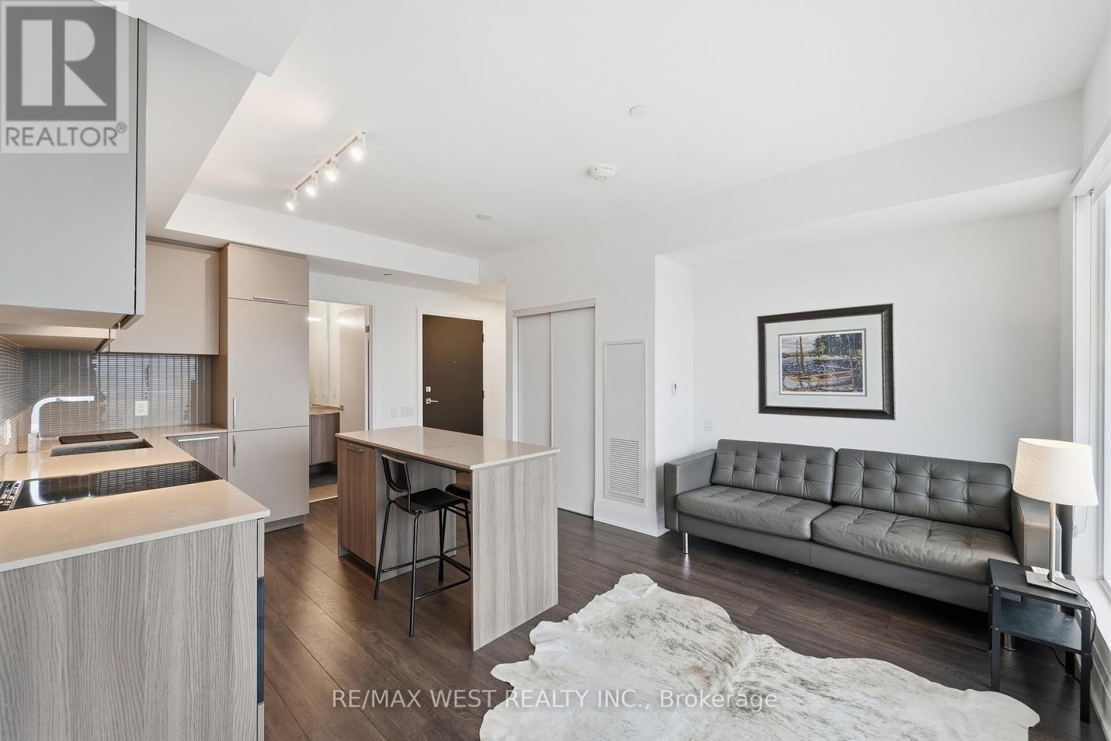 603 - 20 Brin Drive, Toronto, ON - Indoor Photo Showing Living Room