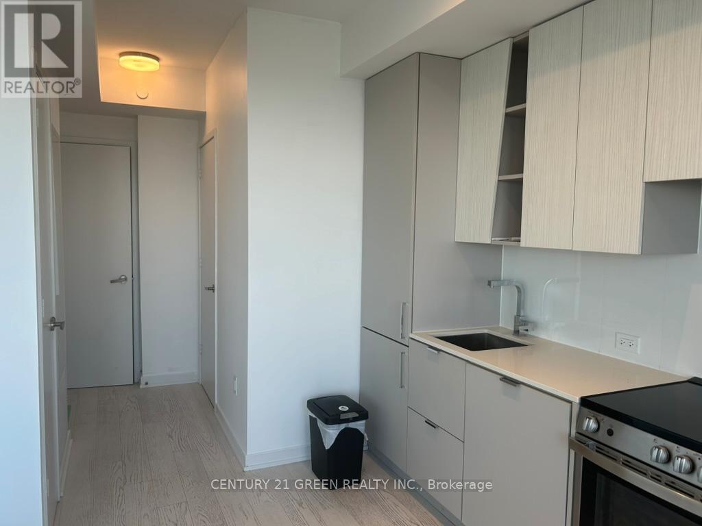 #2905 - 3883 Quartz Road, Mississauga, ON - Indoor Photo Showing Kitchen