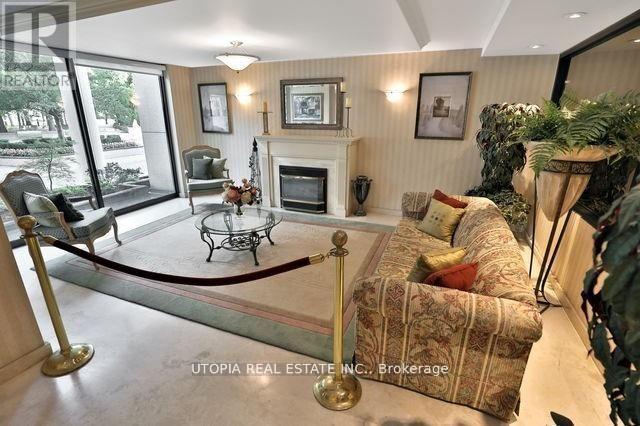 1809 - 3700 Kaneff Crescent, Mississauga, ON - Indoor Photo Showing Living Room With Fireplace