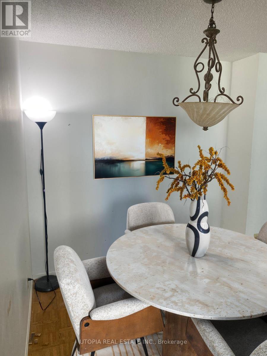 1809 - 3700 Kaneff Crescent, Mississauga, ON - Indoor