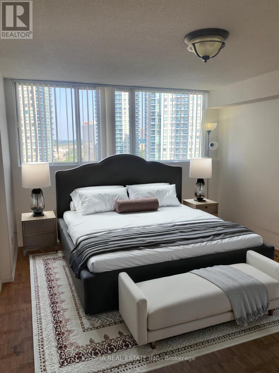 1809 - 3700 Kaneff Crescent, Mississauga, ON - Indoor Photo Showing Bedroom