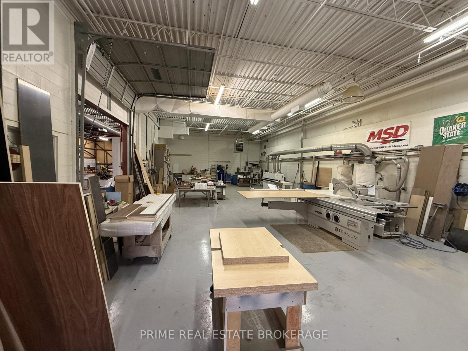 Front - 312 Sovereign Road, London East (East J), ON