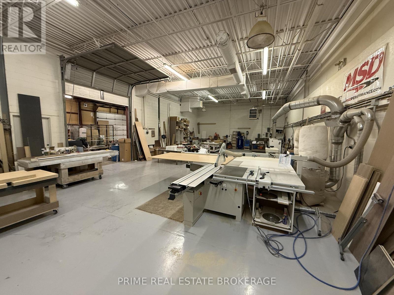 Front - 312 Sovereign Road, London East (East J), ON