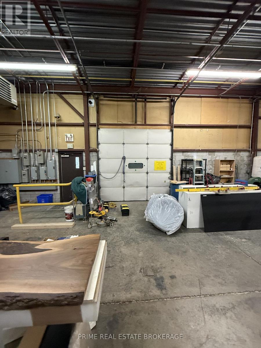 Front - 312 Sovereign Road, London East (East J), ON