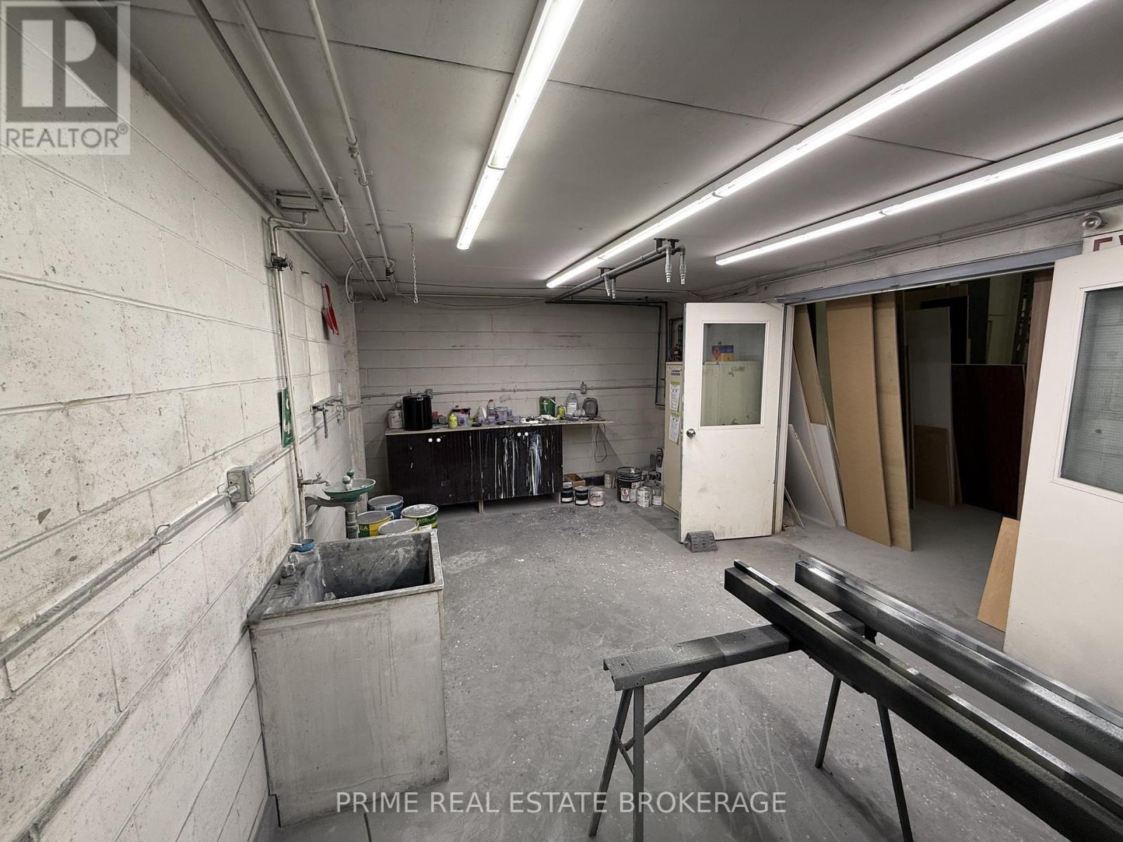 Front - 312 Sovereign Road, London East (East J), ON