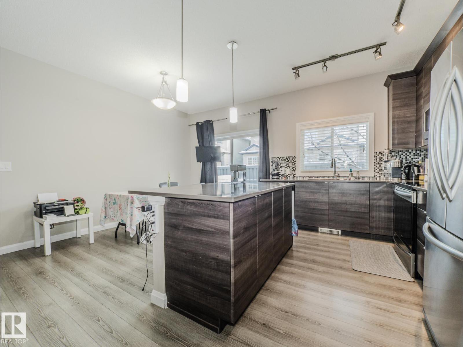 #14 3710 Allan Dr Sw, Edmonton, AB - Indoor Photo Showing Kitchen