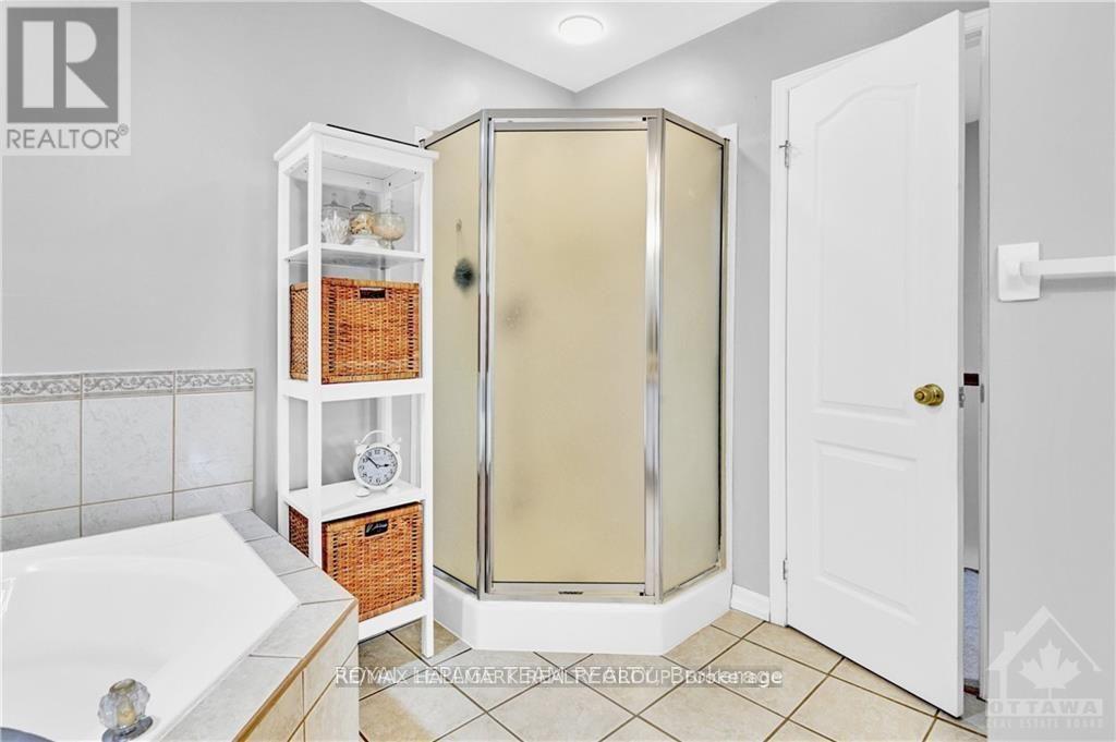 133 Woodpark Way, Ottawa, ON - Indoor Photo Showing Bathroom