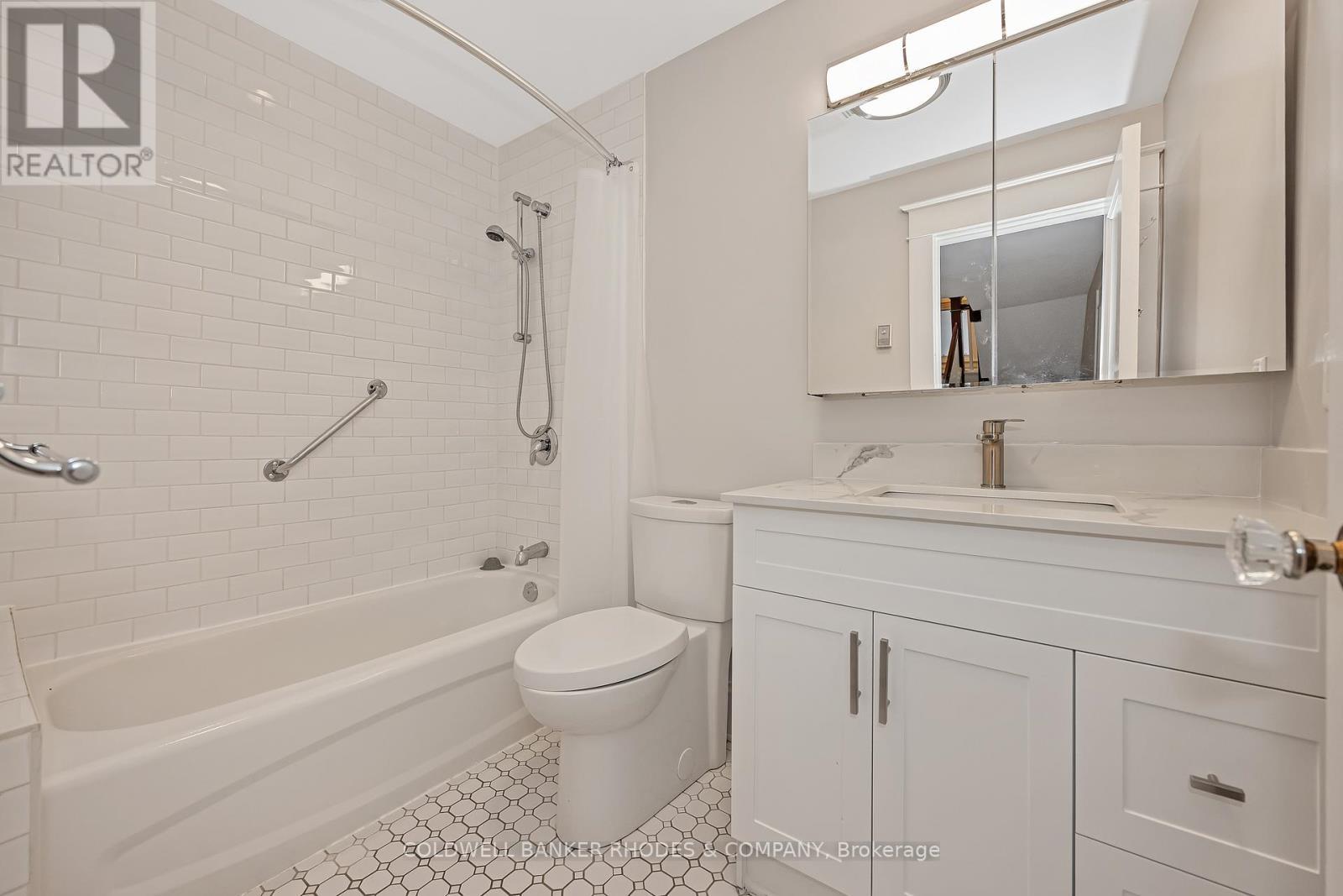 62 Powell Avenue, Ottawa, ON - Indoor Photo Showing Bathroom